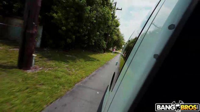 Телка повелась на пикап и дала незнакомц в фургоне 